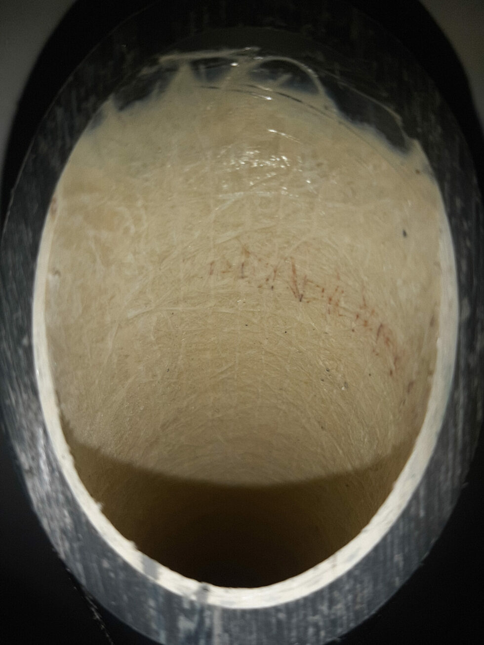 vue en coupe de la résine injectée sur la paroi interne de la tuyauterie